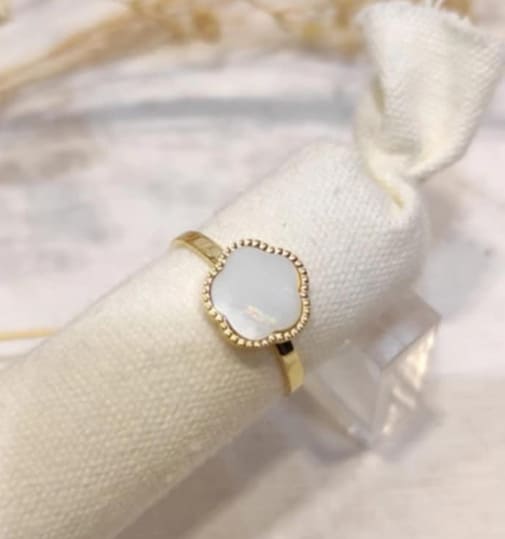 Bague fleur nacré ajustable